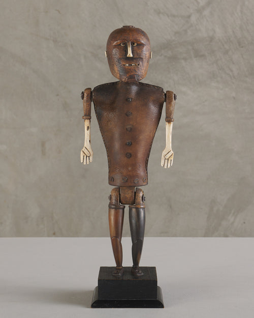 UNNKOWN PROVENANCE FOLK ART CARVED WOOD FIGURE OF MAN